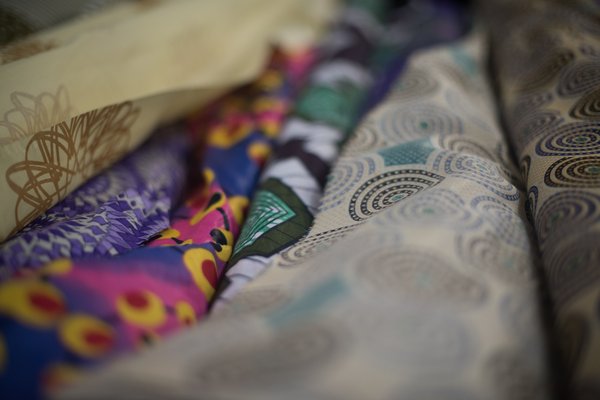 Coudre sans déformer : secrets des tissus imprimés